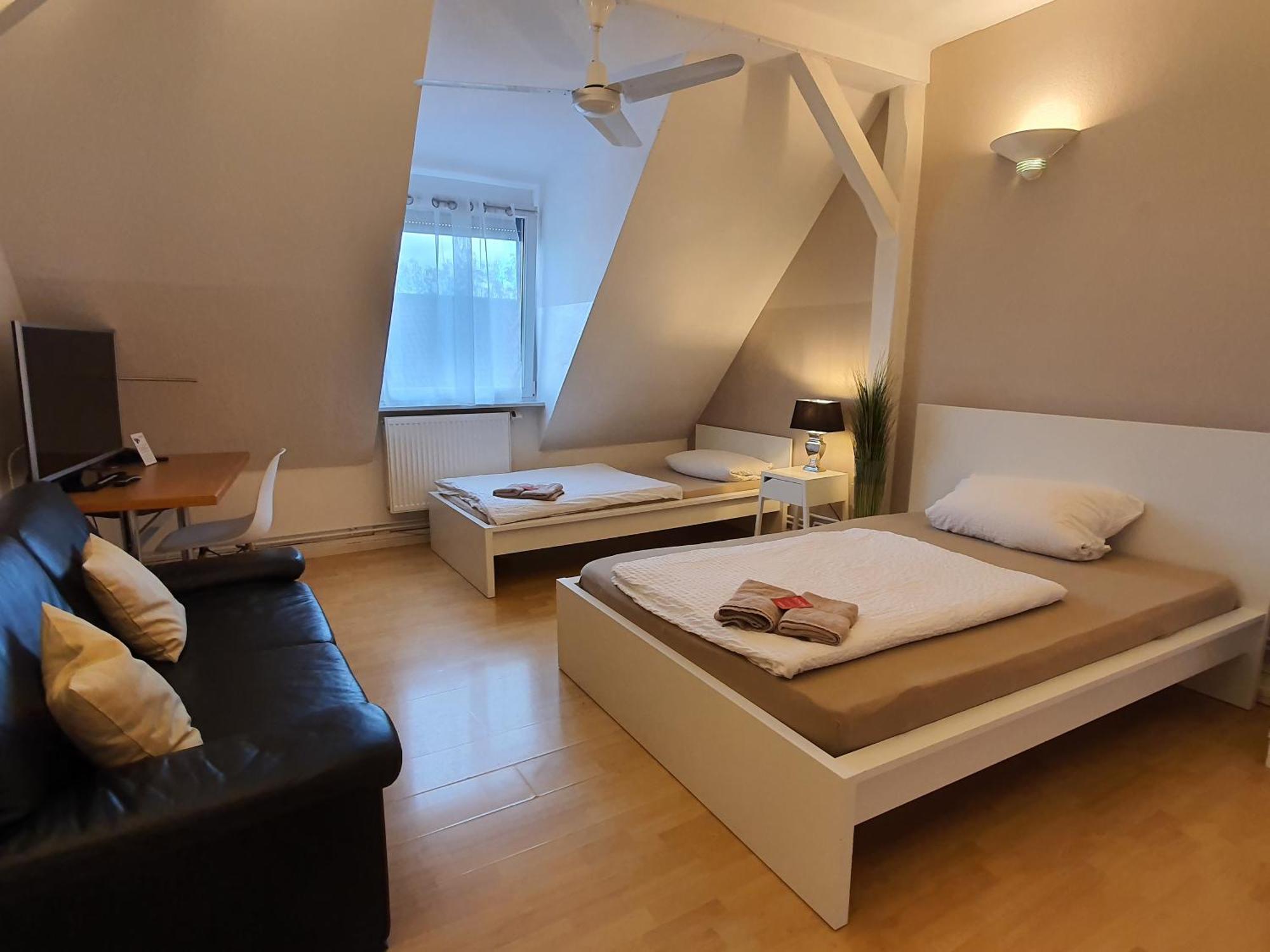 Colodging Mannheim - Private Rooms & Kitchen Екстериор снимка