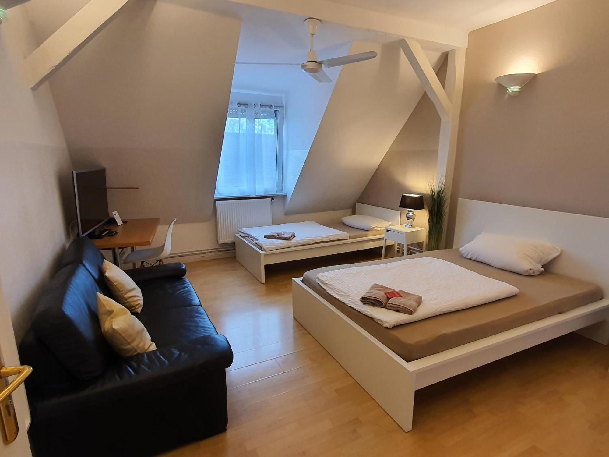 Colodging Mannheim - Private Rooms & Kitchen Екстериор снимка