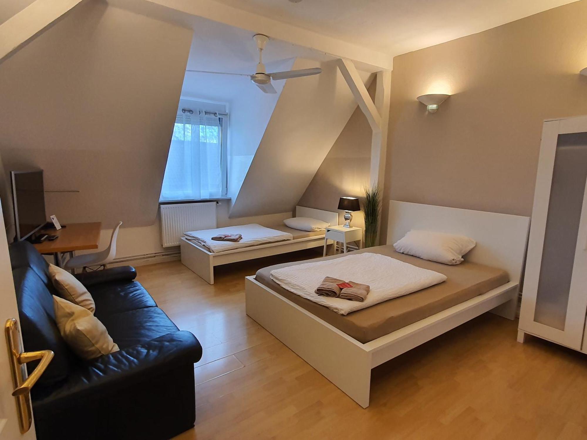 Colodging Mannheim - Private Rooms & Kitchen Екстериор снимка