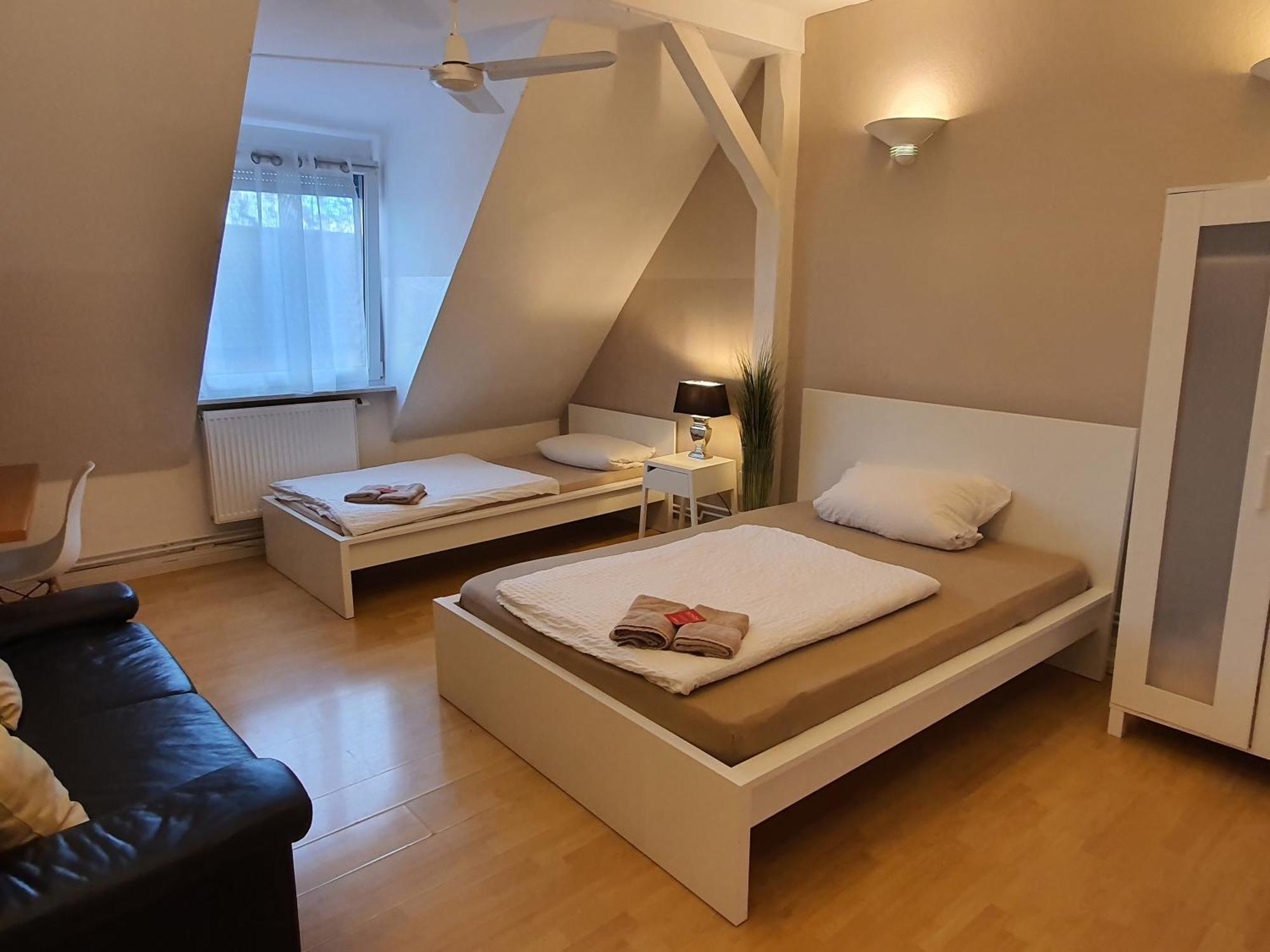 Colodging Mannheim - Private Rooms & Kitchen Екстериор снимка