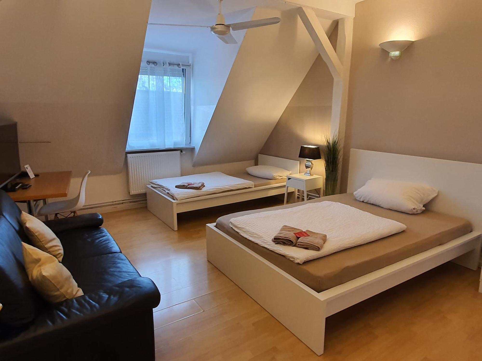 Colodging Mannheim - Private Rooms & Kitchen Екстериор снимка